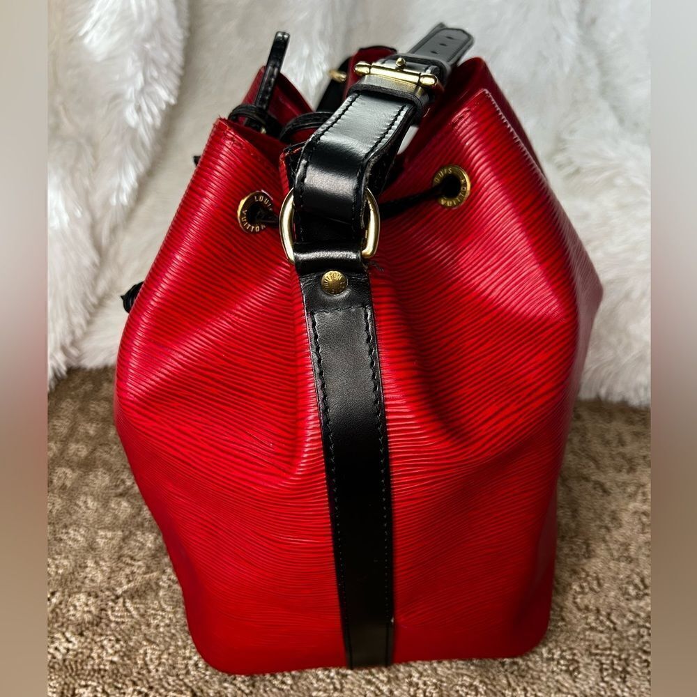 AUTH LOUIS VUITTON EPI LEATHER NOE- BLACK AND RED - Picture 10 of 16